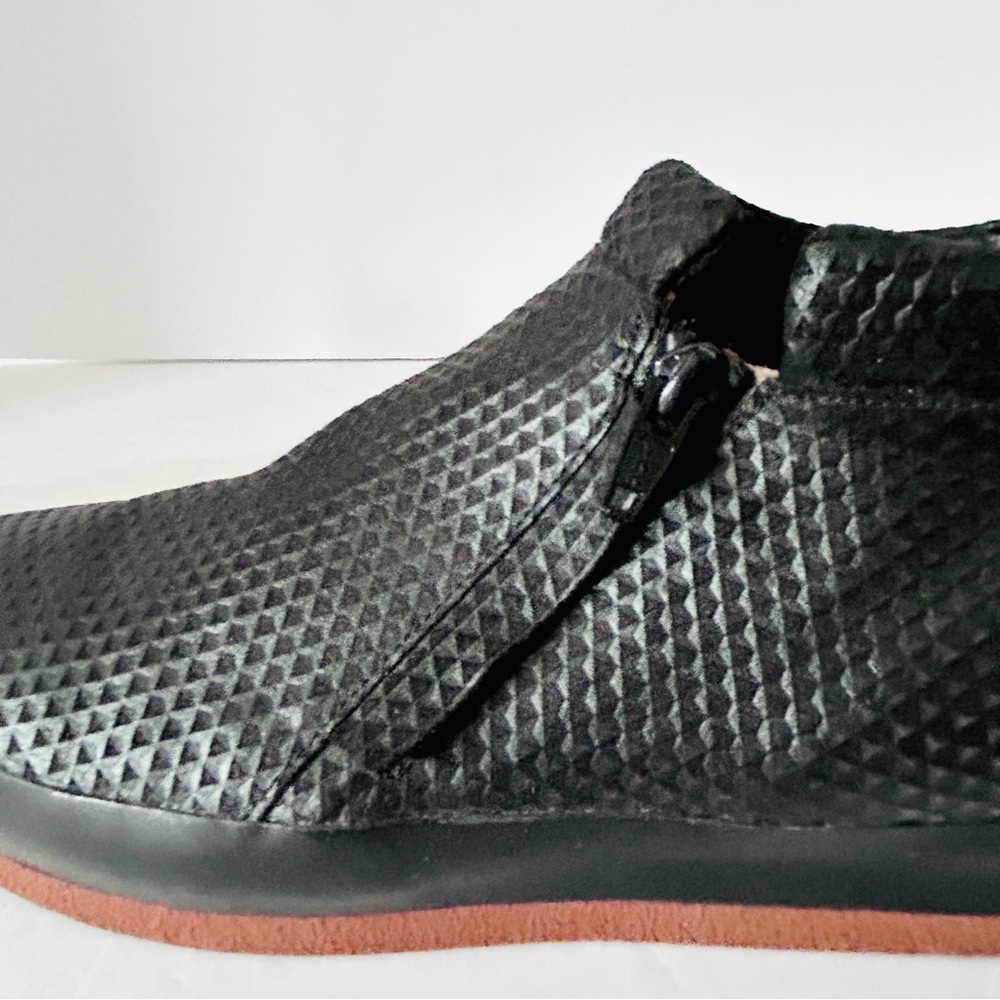 Shoe - Picture 6 of 10